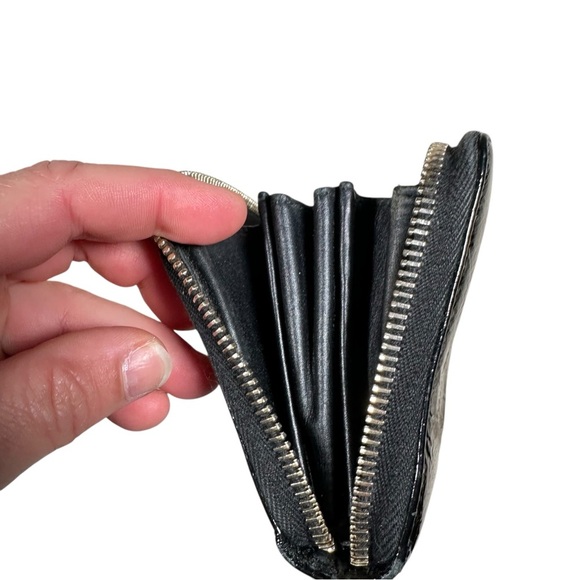 YSL Belle Du Jour Black Patent Leather Zip-Around Continental Wallet - Picture 9 of 12